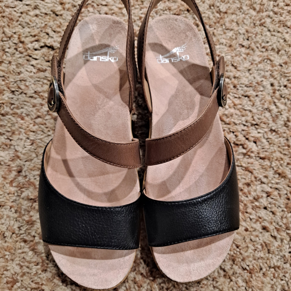 Dansko Marjory Sandals Leather — Black Size 38 or Size 7.5/8 - Like New! - Picture 4 of 7